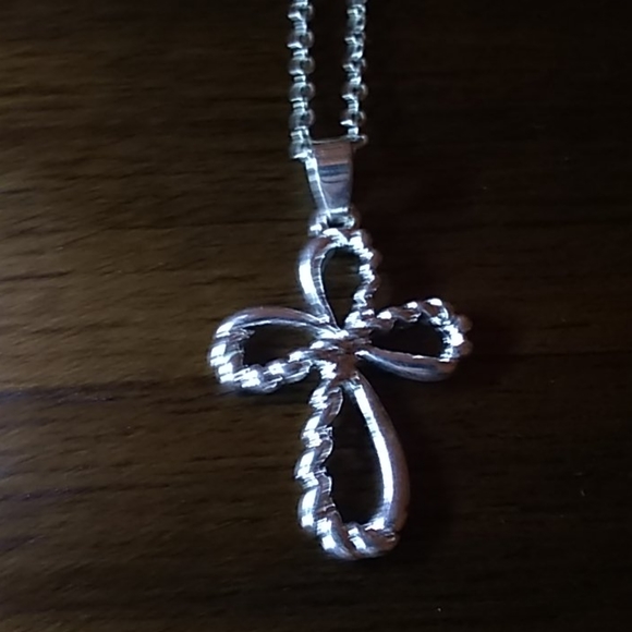 Cross pendant with necklace - Picture 2 of 3